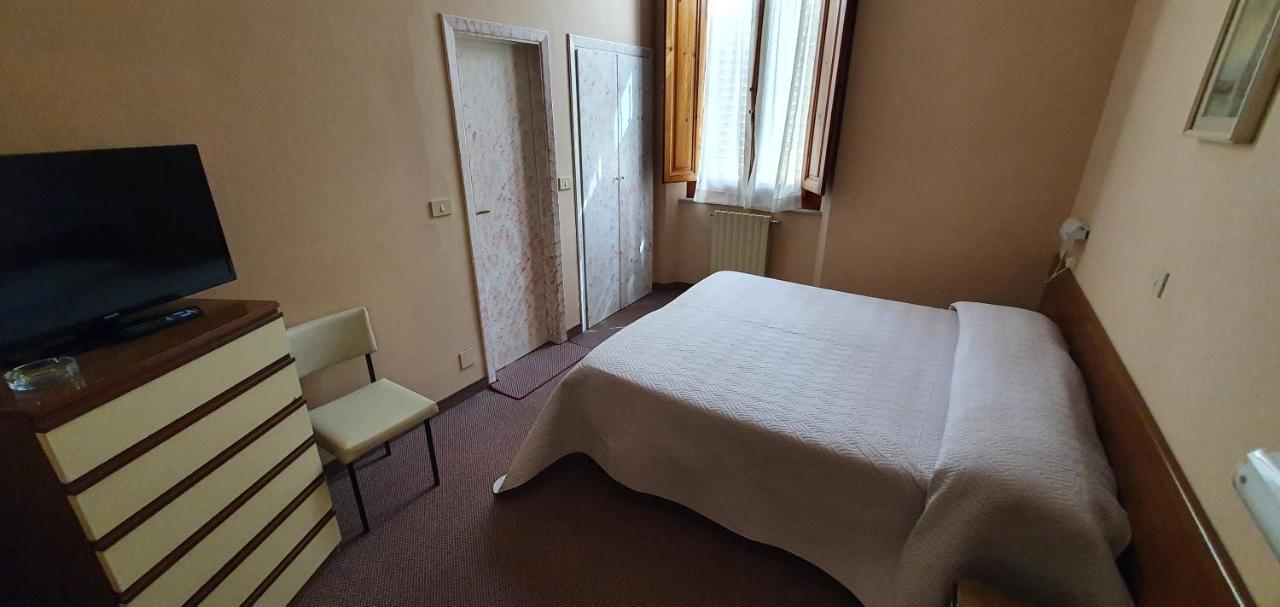 Hotel Giovanna モンテカティーニ・テルメ エクステリア 写真