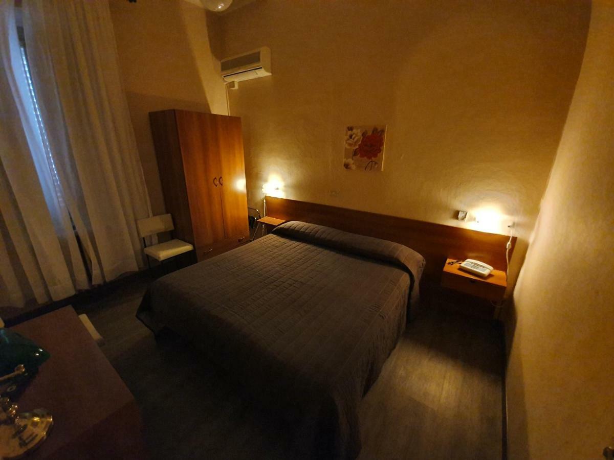 Hotel Giovanna モンテカティーニ・テルメ エクステリア 写真