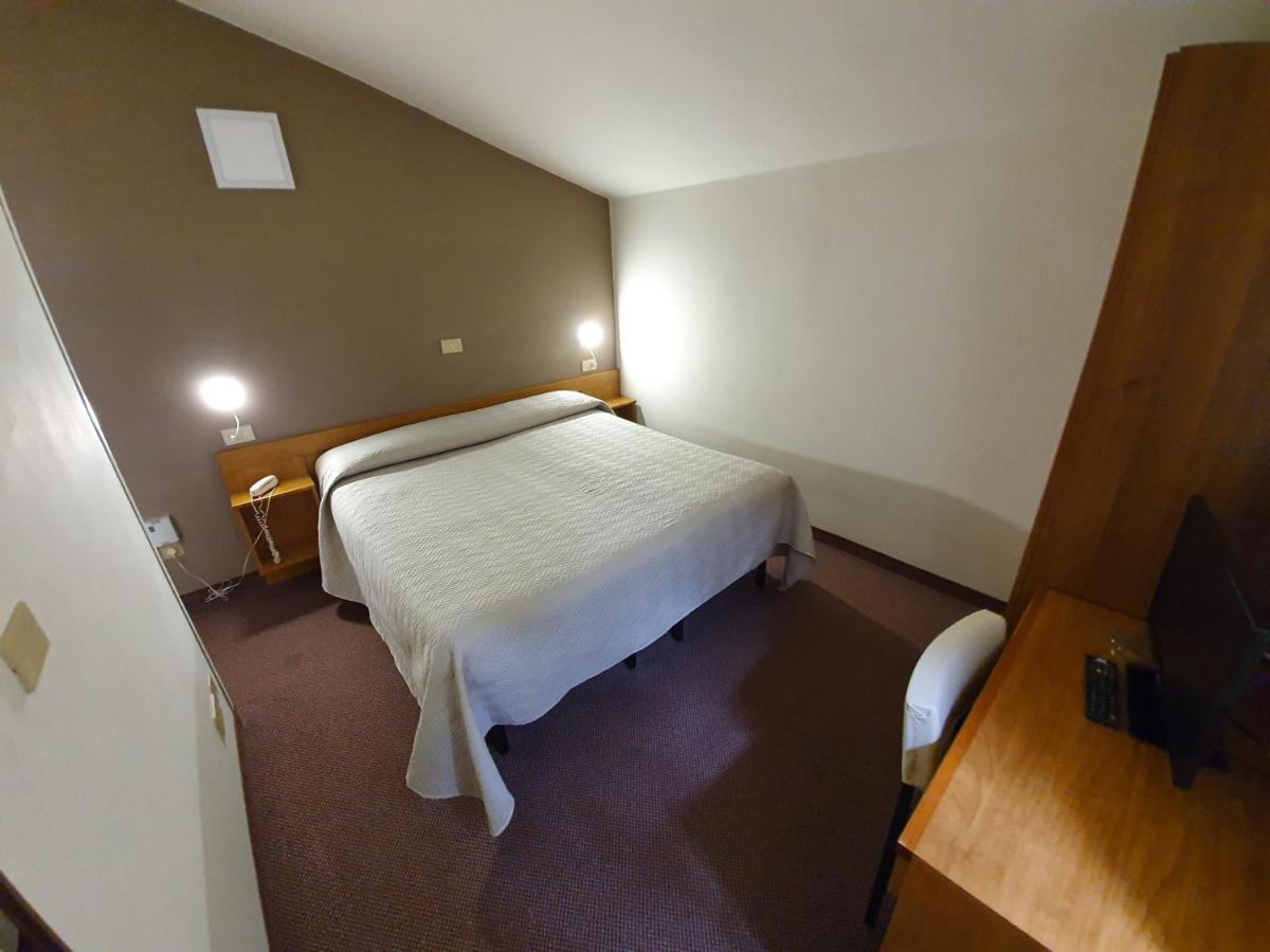 Hotel Giovanna モンテカティーニ・テルメ エクステリア 写真