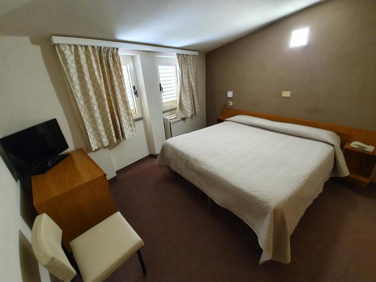 Hotel Giovanna モンテカティーニ・テルメ エクステリア 写真